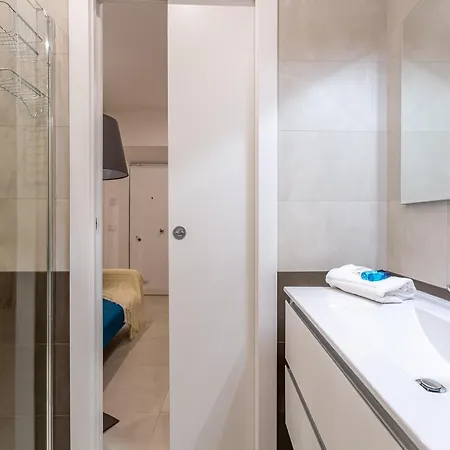 Apartment Iflat New Cozy Retreat Near The Colosseum Rome